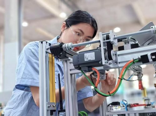 科技鑄就 無(wú)纜時(shí)代 電氣自動(dòng)化系 無(wú)線感知 學(xué)生團(tuán)隊(duì)實(shí)踐攻難題,助力無(wú)線溫振產(chǎn)業(yè)雄起